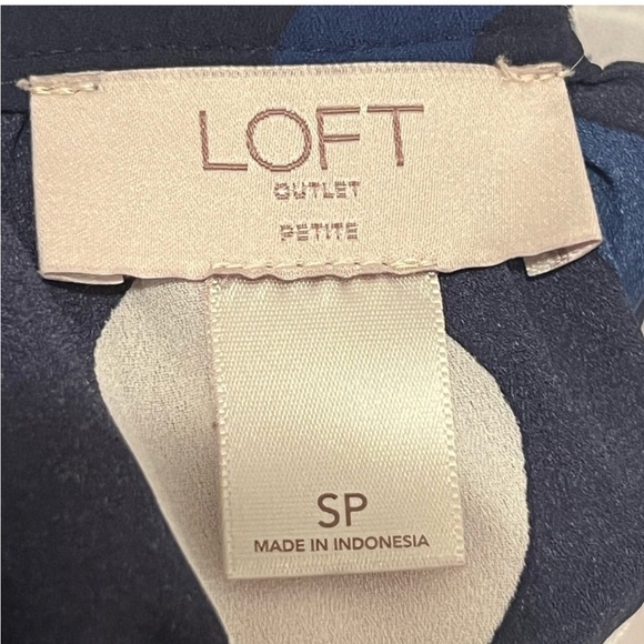 LOFT women petite printed  Navy white dressy Blouse/size SP - Picture 7 of 7
